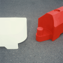 17 - Kart track safety barrier (Chainlink) Mini & Maxi shows male & female interlocking connection