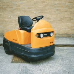 33 - Electric pul tug body panes